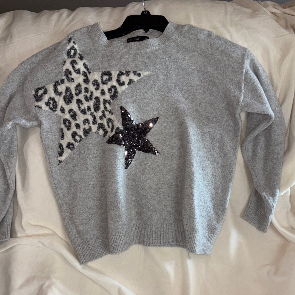 F&F women’s grey Sweater/ Leopard and Sequin Star design US size 10 like new!